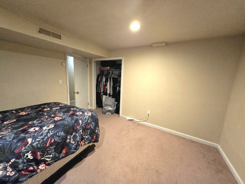 Building Photo - 8250 Chase Way
