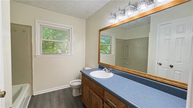 Building Photo - 2421 Fieldstone Dr SE