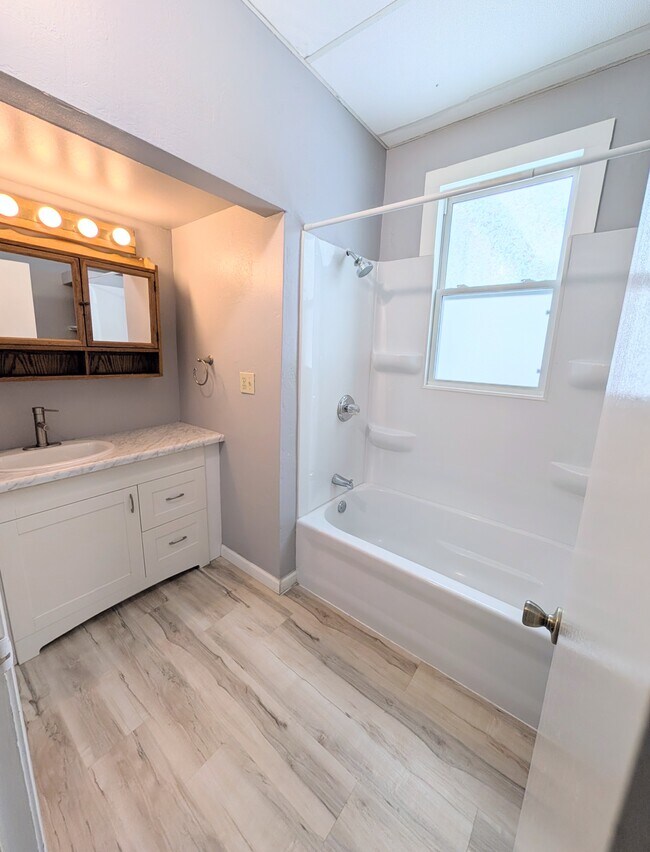 Building Photo - 306 N State St