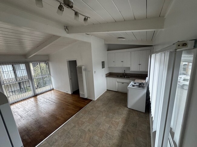 Floorplan - 5415-5469 San Vicente Blvd.