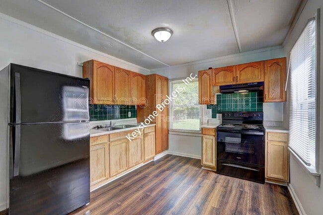 Building Photo - 1241 Auburn Dr