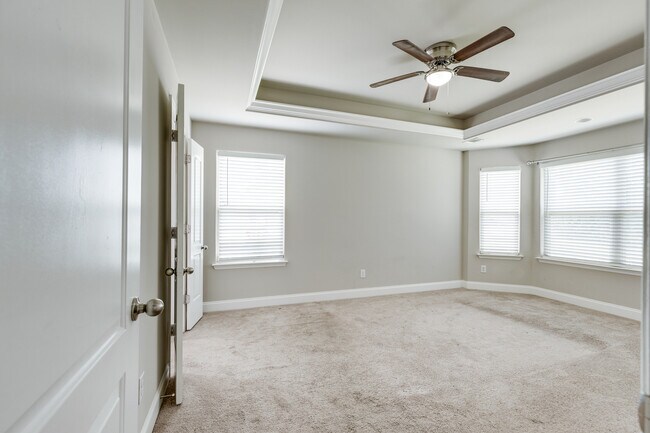 Building Photo - 1061 Daniel Ln