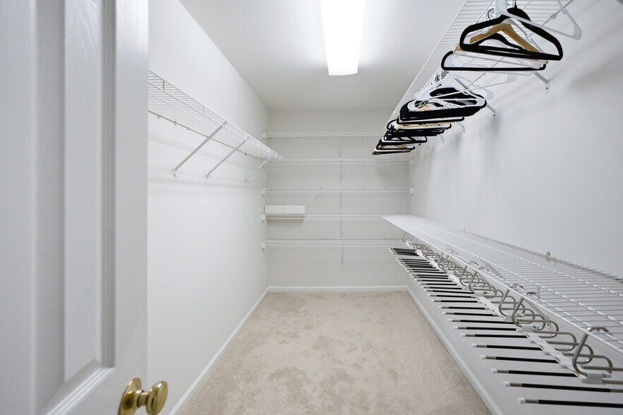 Building Photo - 5008 Highland Oaks Ct SE