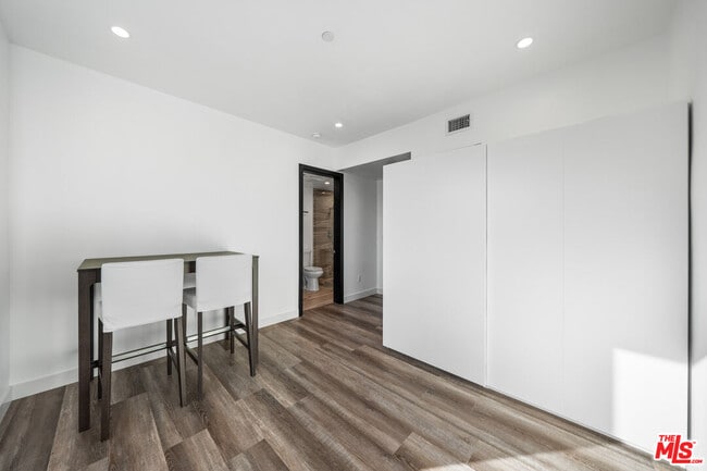 Building Photo - 5812 Willis Ave