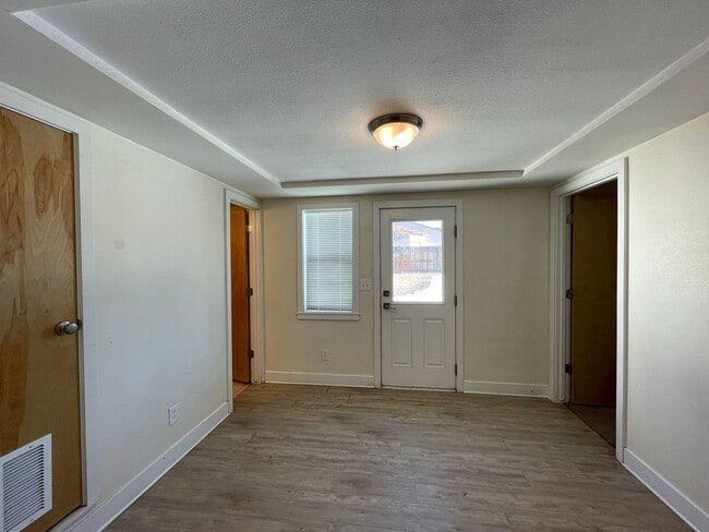 Building Photo - $0 DEPOSIT OPTION! 3 BED/2 BATH IN DELMAR PARKWAY
