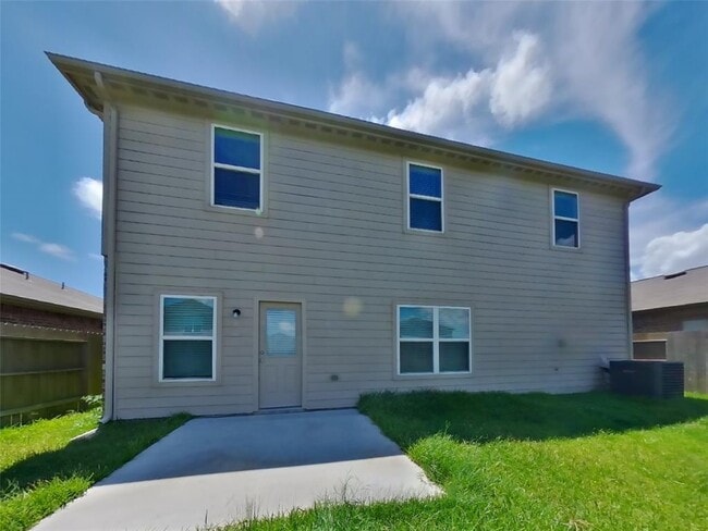 Building Photo - 504 Red Dusk Paint Dr