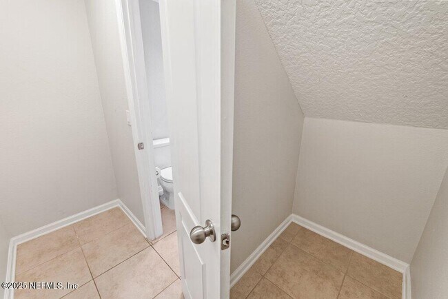 Building Photo - 3149 Silverado Cir