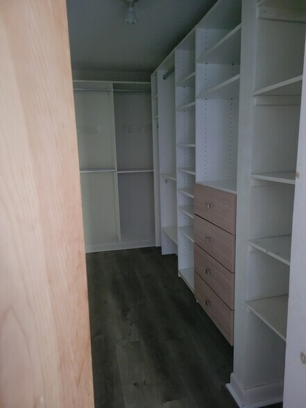 Building Photo - 3 Shadowbrook Ln