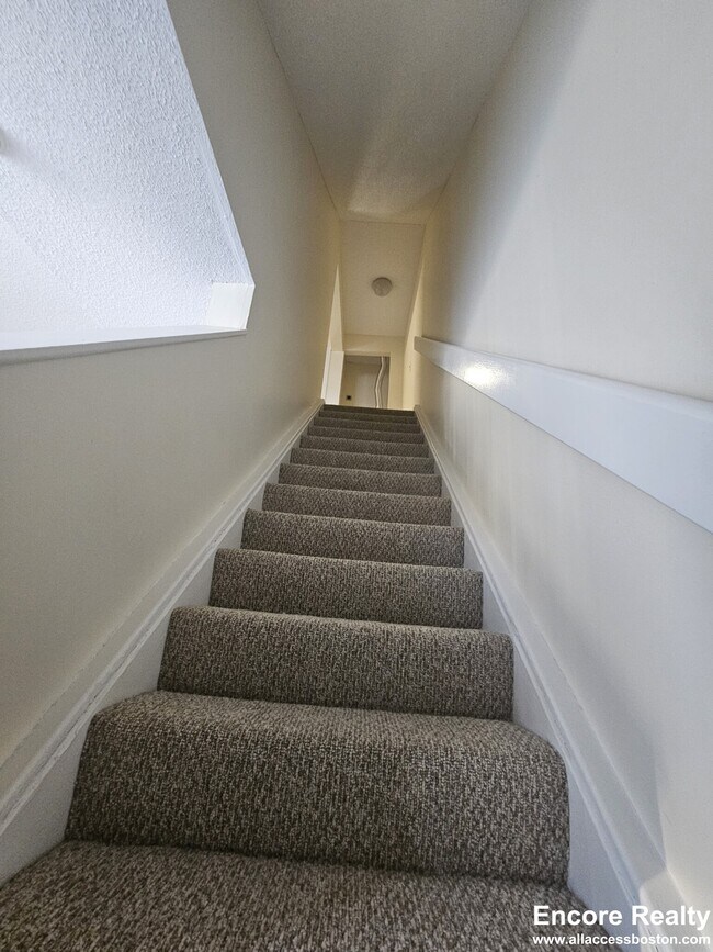 Building Photo - 150 N Beacon St