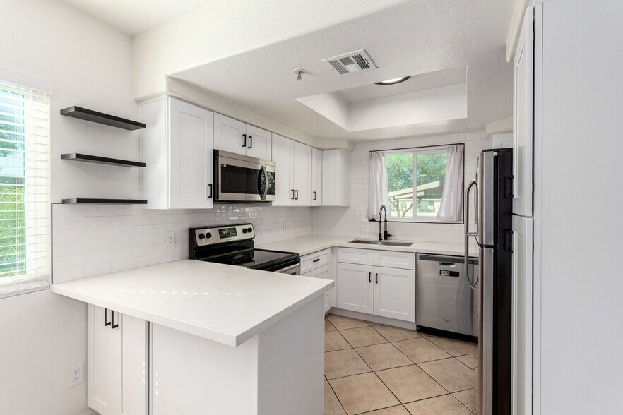 Building Photo - 1825 W Ray Rd