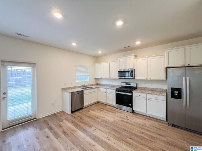 Building Photo - 217 Chelsea Pk Cir