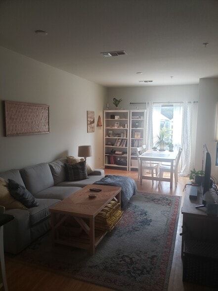 Building Photo - 1207 Wood St