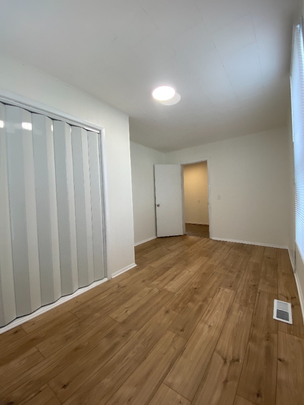 Building Photo - 412 E 7th St