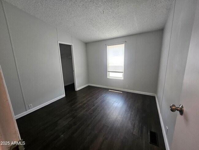 Building Photo - 100 N Sycamore St