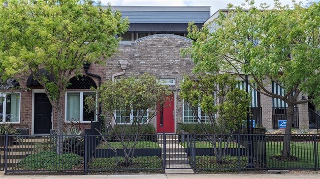 Building Photo - 1811 S Ervay St