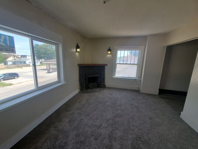 Building Photo - 714 N 15th St