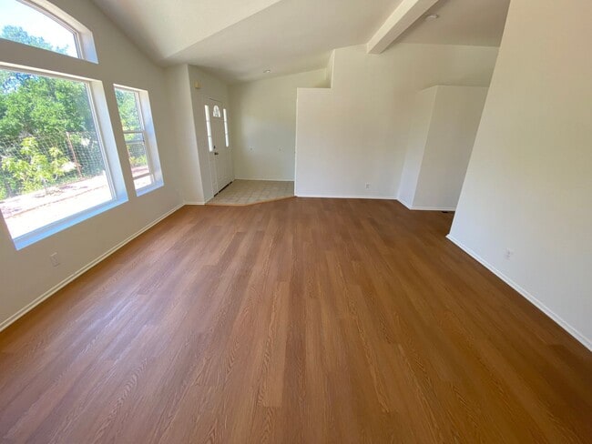 Building Photo - Panoramic Views - 46 West - Hilltop Property