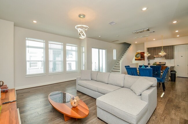 Building Photo - 5811 Fairdale Ln