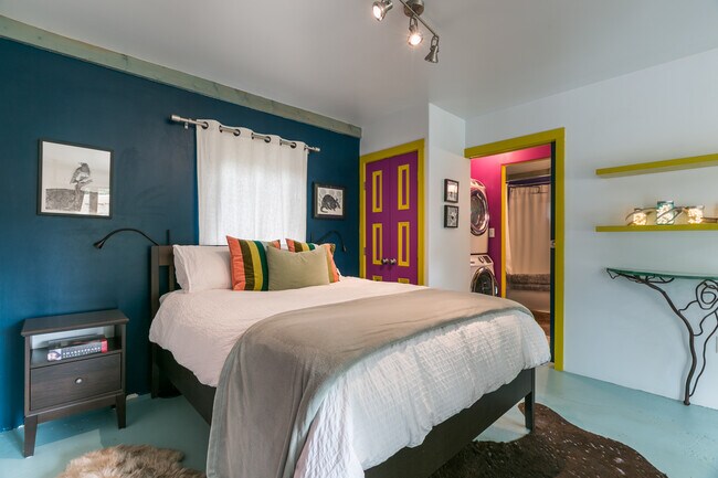 Building Photo - 402 Trujillo Ln