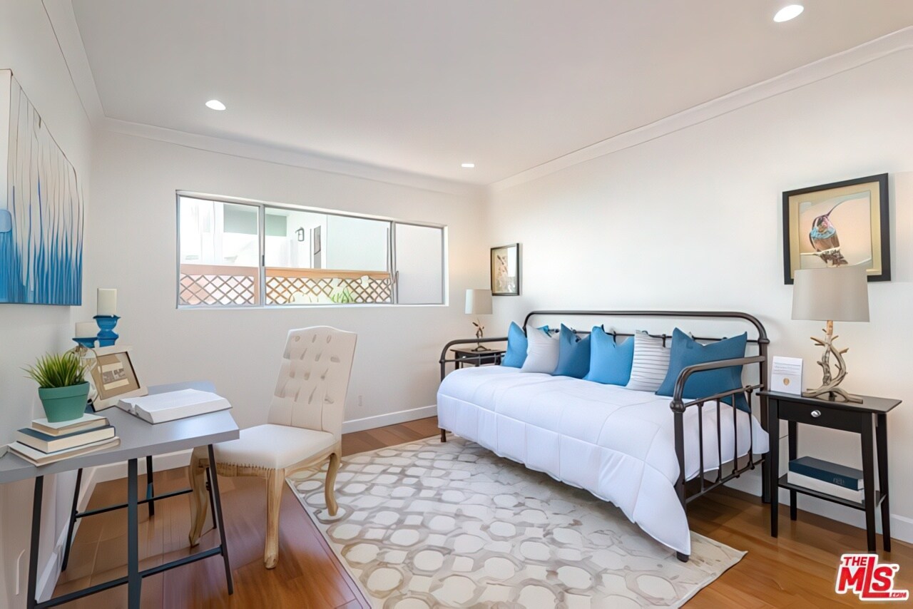 Building Photo - 922 16th St