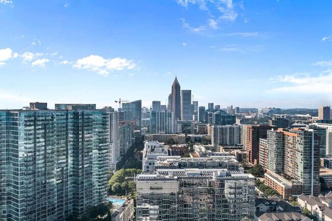 Building Photo - 1136 Crescent Ave NE