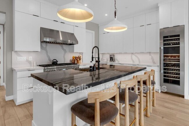 Building Photo - 76 Caballada St