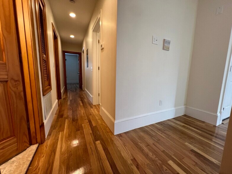 Building Photo - 128 Buttonwood St