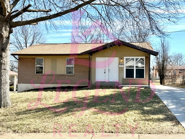 Building Photo - Spacious 4-Bedroom Home with Private Primary Suite & Hardwood Floors!