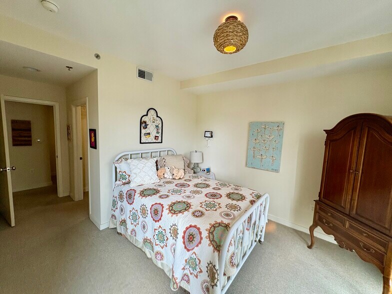 Building Photo - 200 Manufacturers Rd