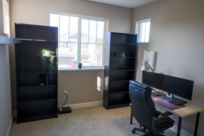 Building Photo - 617 Copper Ridge Way