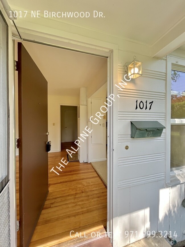Building Photo - 1017 NE Birchwood Dr