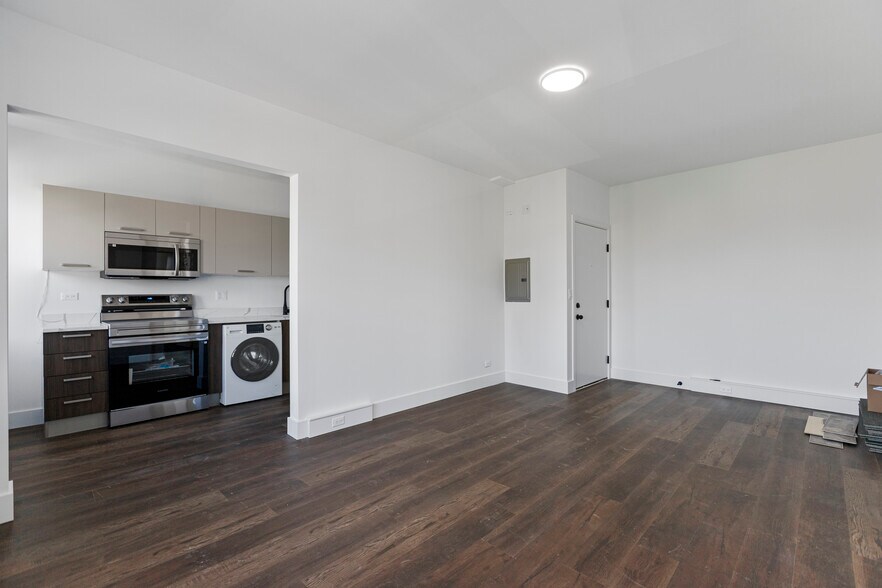 Building Photo - 1553 W Hollywood Ave