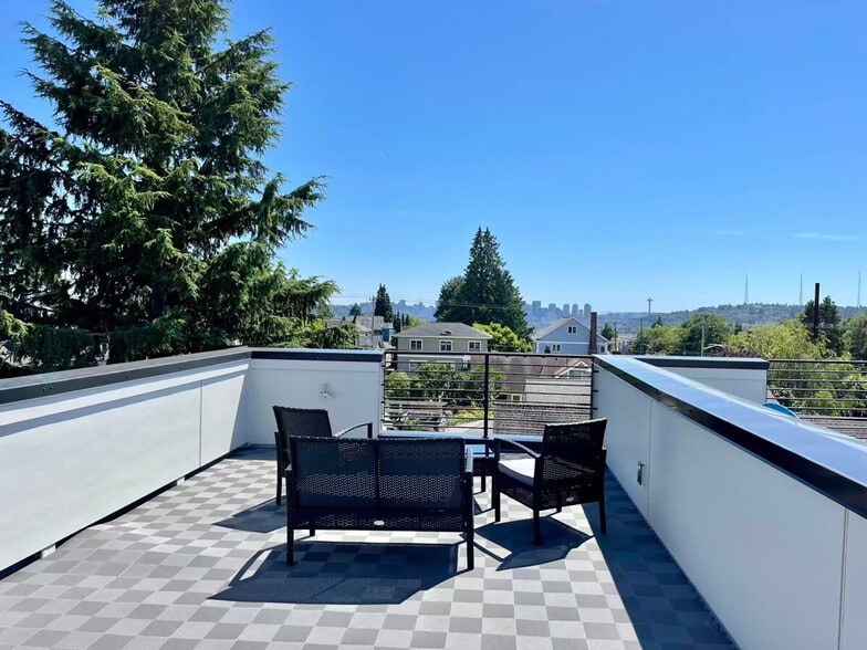 Building Photo - 4424 Burke Ave N