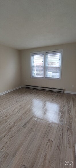 Building Photo - 5 Edwards St