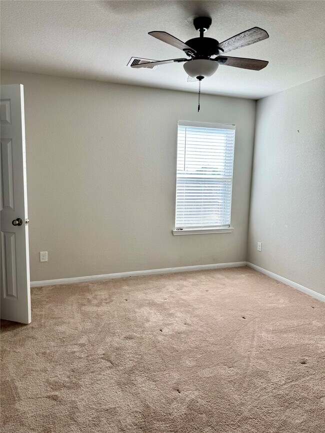 Building Photo - 2215 Hidden Embers Path