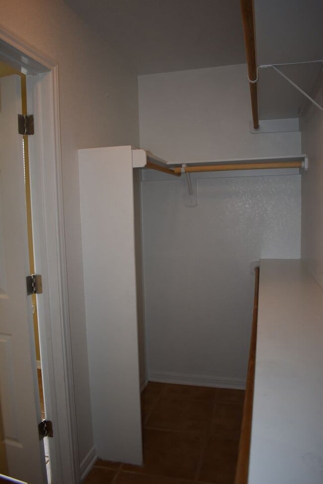 Building Photo - 1600 Nicholas Cir