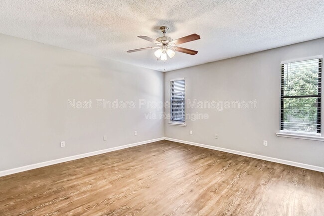 Building Photo - 10460 Roxbury Ln
