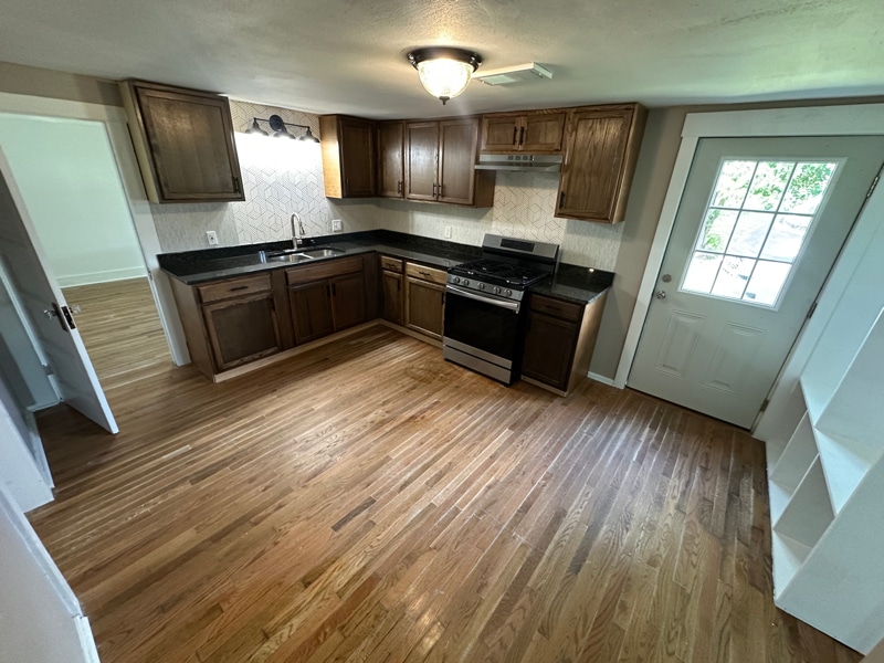 Building Photo - 204 S 11th St