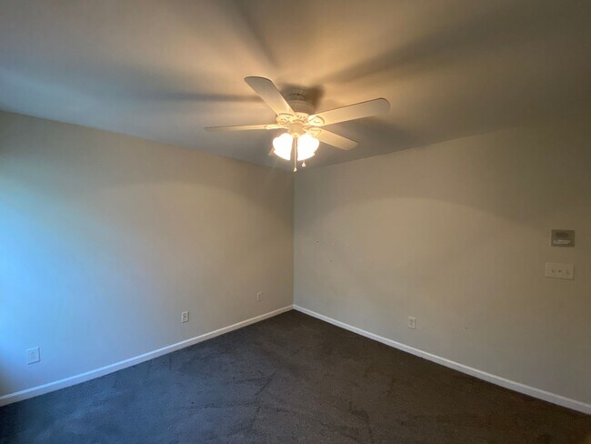 Building Photo - 115 N Field Dr