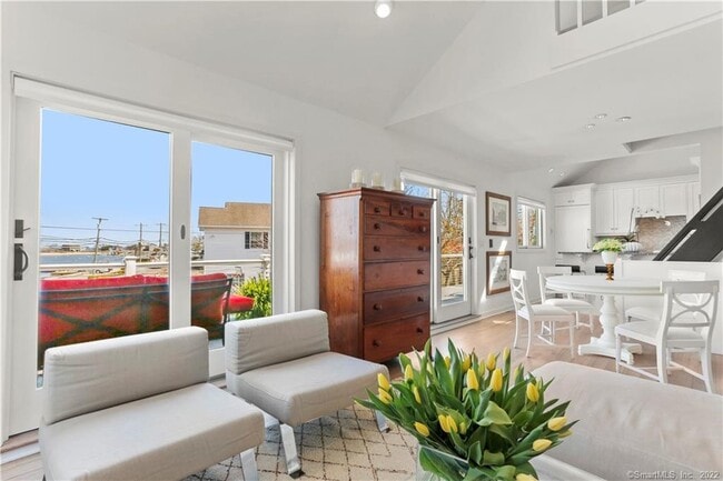 Building Photo - 4 Scofield Pl