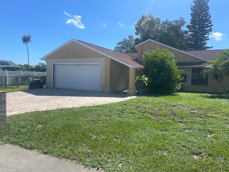 Building Photo - 9412 Lake Chrise Ln