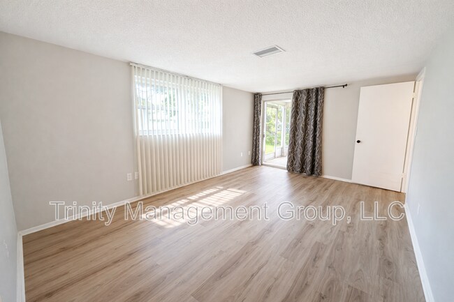 Building Photo - 8605 Wagon Wheel Ln