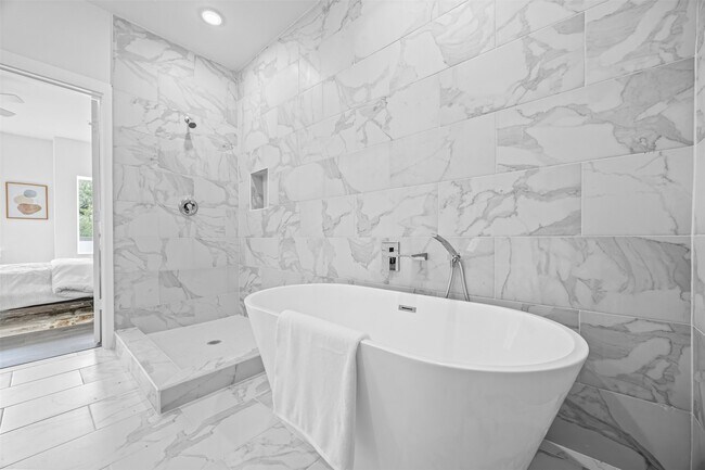 Building Photo - 6721 St Augustine St