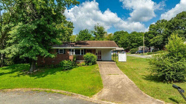 Building Photo - 15 Village Ct