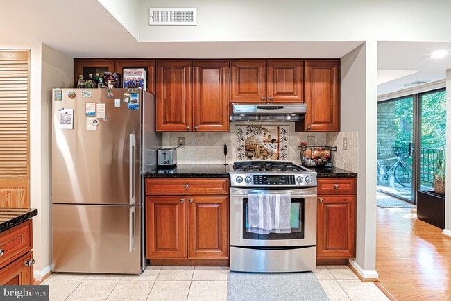 Building Photo - 2037 Royal Fern Ct