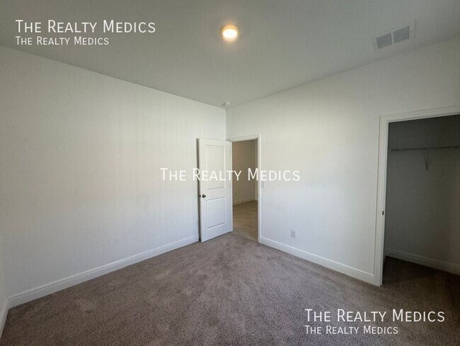 Building Photo - 1537 Meadowlark Dr