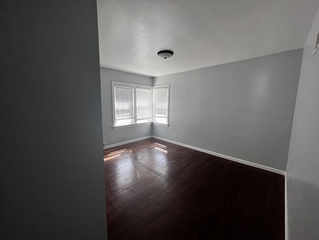 Building Photo - 2127 3rd Ave N