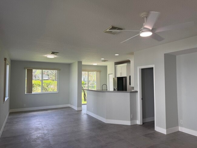 Building Photo - 3251 Laurel Ridge Cir