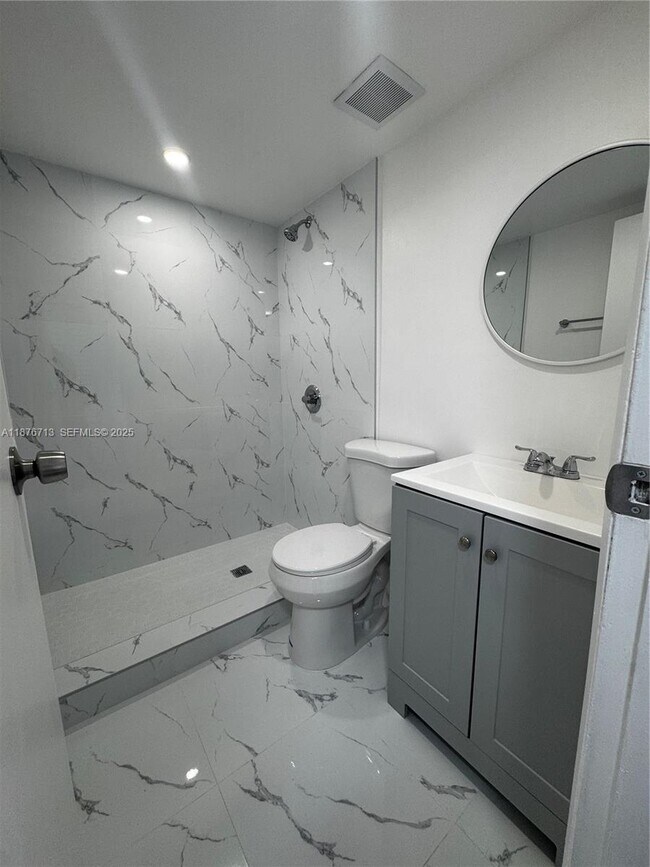 Building Photo - 2515 Polk St