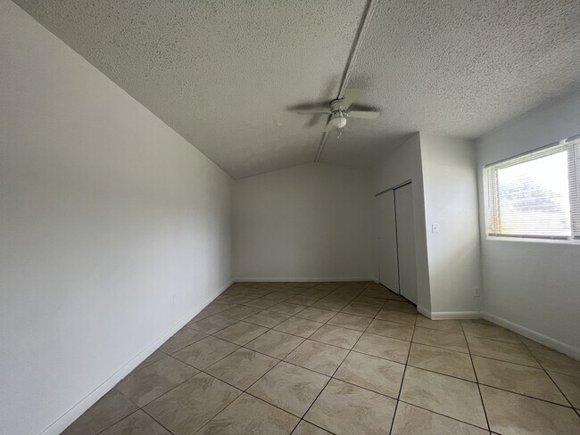 Building Photo - 3620 NW 35th Ave